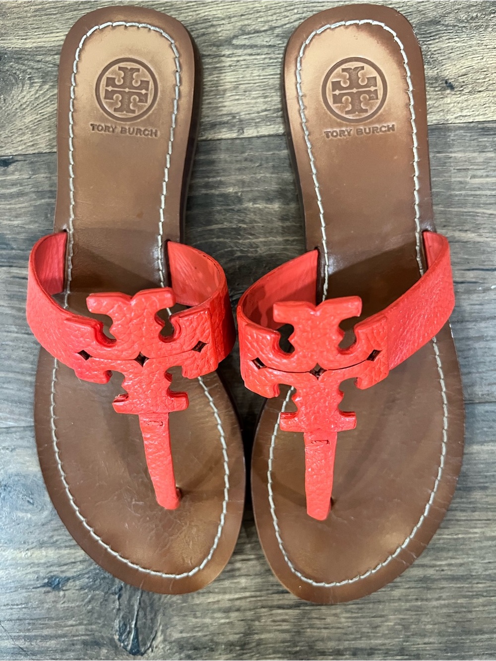 Tory Burch Pebbled Leather Sandals with Poppy Coral/Orange TB Logo Strap - EUC - Picture 2 of 4